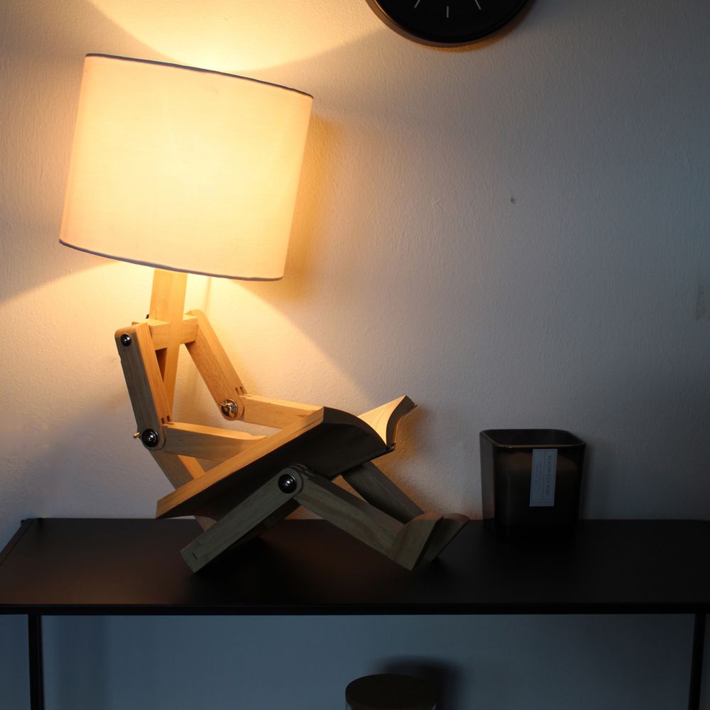 Sitzende Lampe