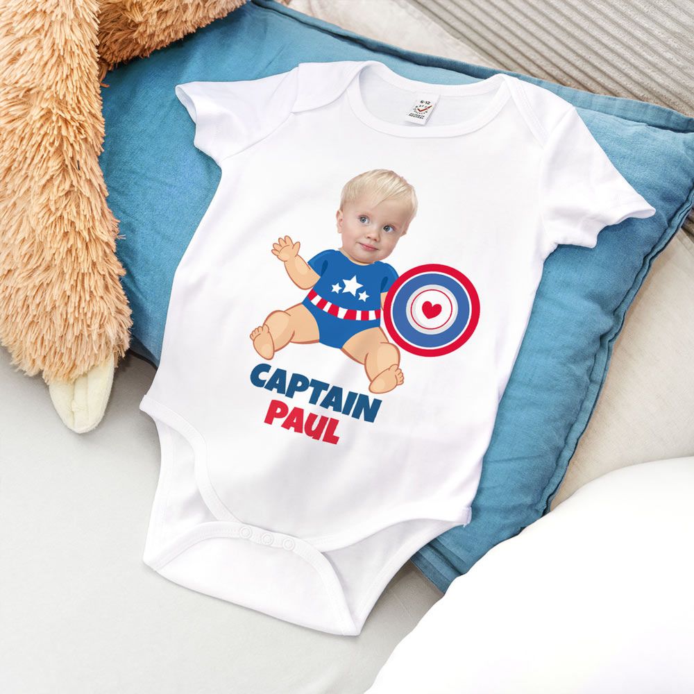 Personalisierbarer Baby Body mit Superheld/in