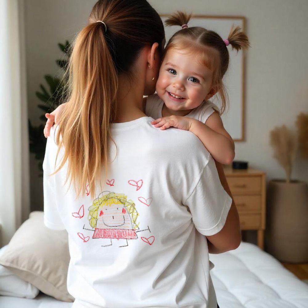 Personalisierbares T-Shirt mit deiner Zeichnung vorne und hinten